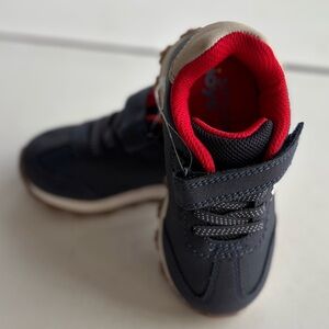 Simple joys byCarter’s, kids Navy and Red Sneakers size 7 new